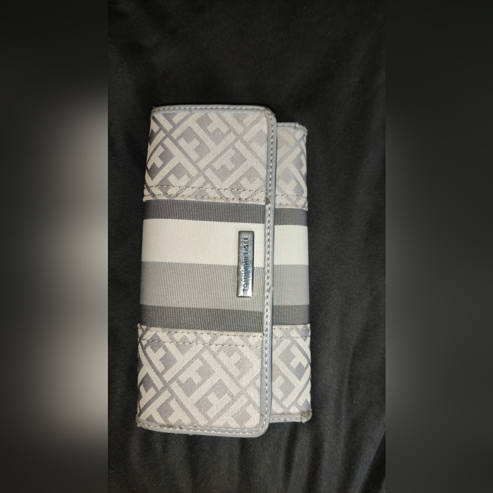 Tommy Hilfiger women's wallet